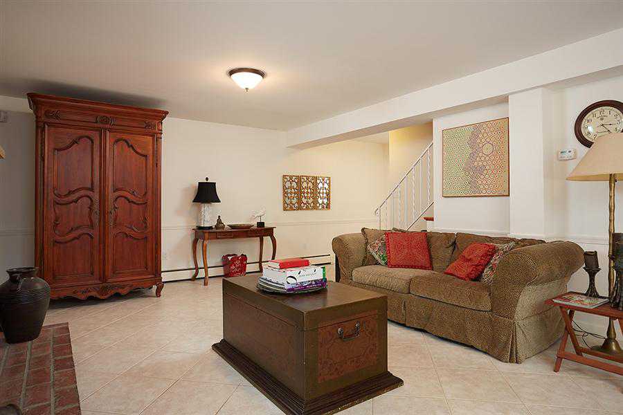 1325 Oberon Way McLean VA 22102
